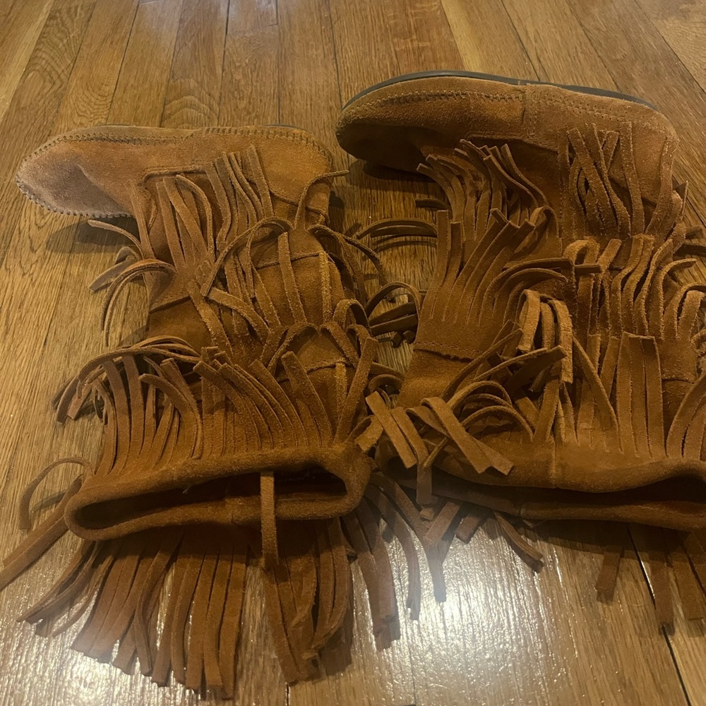 Minnetonka Women's Fringe Boots - Brown Size 6 - Picture 2 of 8